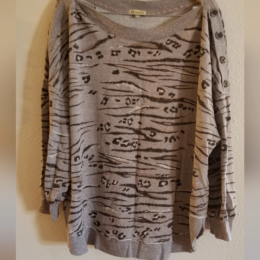 Democracy womens animal spits and stripes print sweater size 3XL